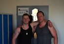 Otec a syn - Pavlové Noskové ve Fitness Nautilus po úspěšném tréninku.
